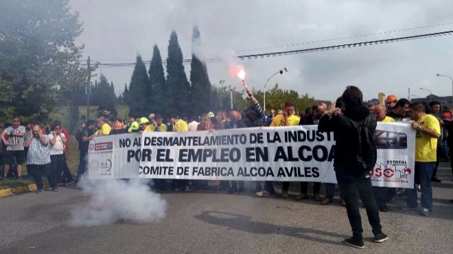 Miles de personas se manifiestan en A Coruña contra el cierre de Alcoa ...