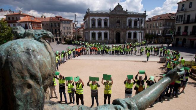 Miles de personas se manifiestan en Pontevedra para exigir que Ence ...