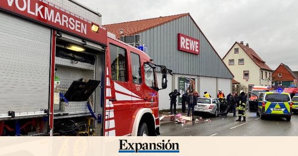 Al menos 30 heridos tras atropellar un coche a la multitud en un ...