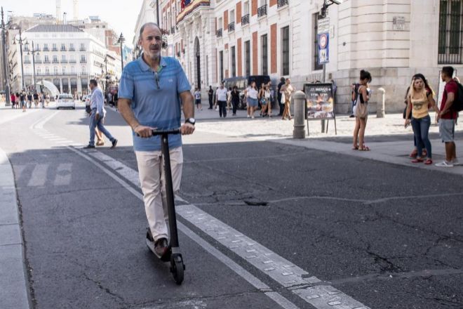 Los patinetes eléctricos de Madrid vuelven a las calles | Sociedad