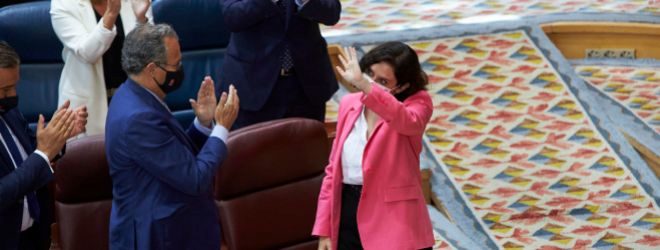 Isabel Díaz Ayuso es investida con los votos a favor de Vox y presenta ...