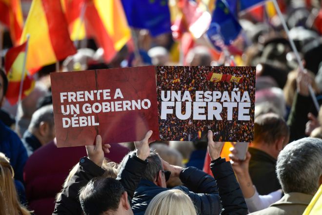 Decenas de miles de personas secundan la cuarta protesta del PP contra ...
