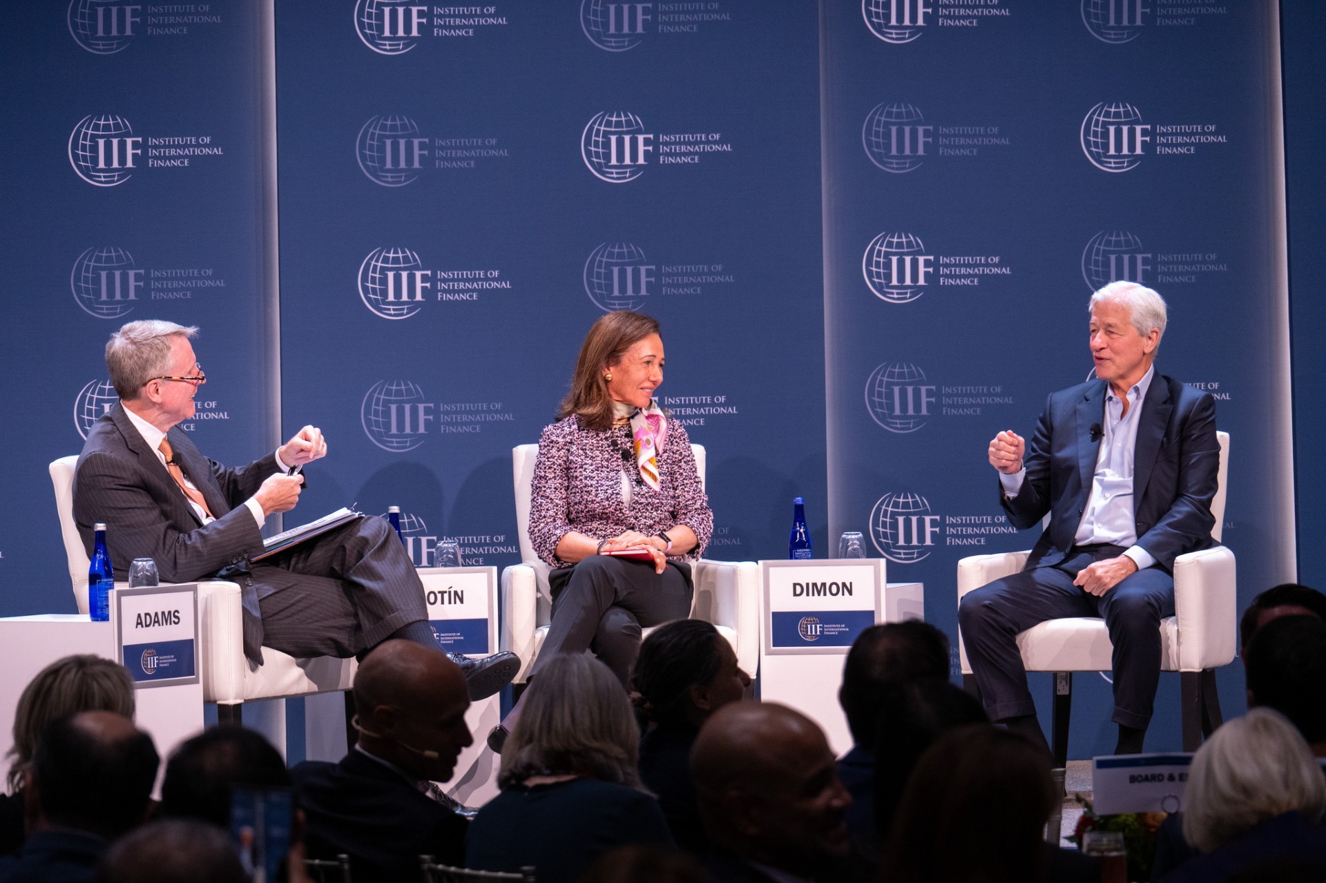 Ana Botín, presidenta de Santander y del Instituto de Finanzas Internacionales (IIF); y Jamie Dimon, presidente de JPMorgan, en el encuentro organizado por el IIF en octubre, en el marco de su reunión anual.