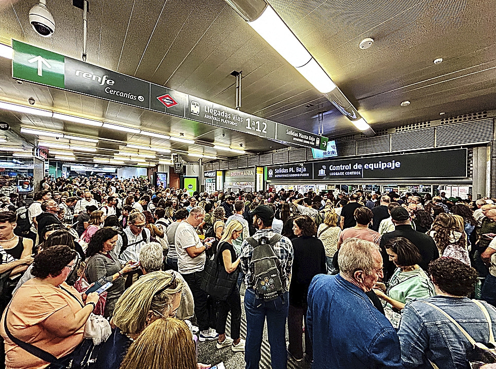 Los retrasos y cancelaciones del servicio ferroviario son constantes desde hace muchos meses.