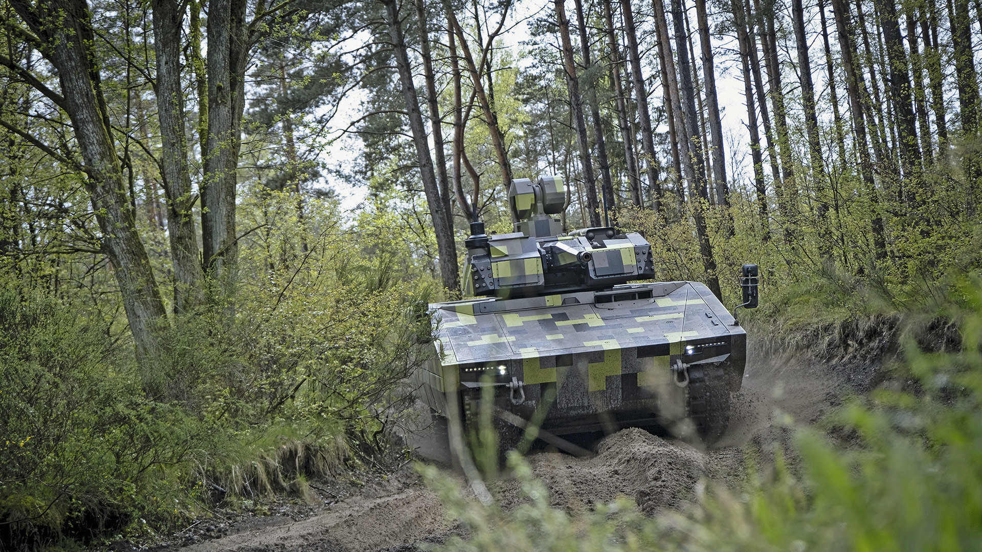 El  lt;strong gt; lt;HIT gt;Lynx lt;/strong gt; lt;/HIT gt; es un  lt;a href="https://en.wikipedia.org/wiki/Armoured_fighting_vehicle" gt;vehículo blindado alemán desarrollado lt;/a gt; por  lt;a href="https://en.wikipedia.org/wiki/Rheinmetall" gt;Rheinmetall lt;/a gt;. tanque