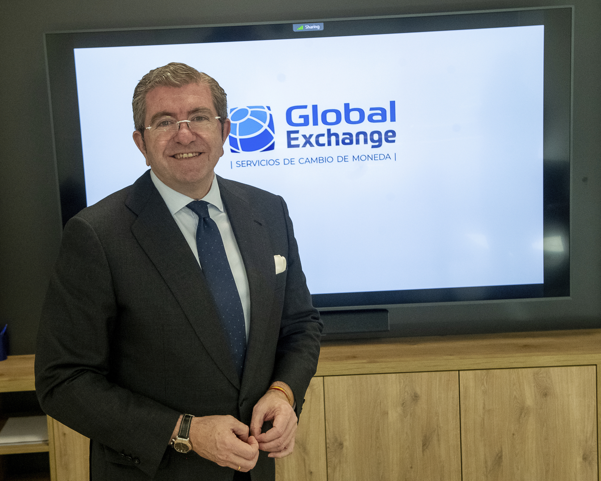 GLOBAL EXCHANGE - Isidoro J. Alan&iacute;s, presidente y CEO de Global Exchange, se considera un empresario "de pueblo".