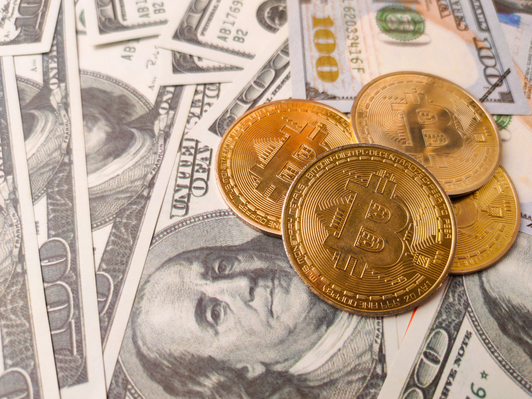 El bitcoin revive en abril con el regreso del capital institucional
