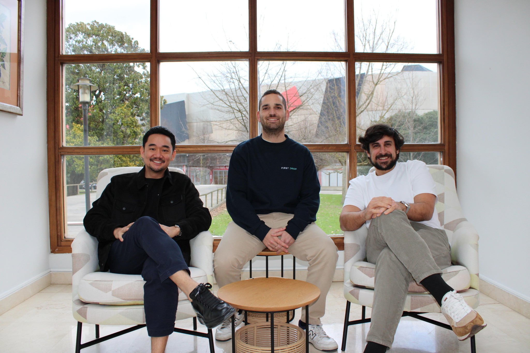 Koh Onozawa (cofundador de eVoost), Manu Nieto (cofundador de First Drop) y Cristian Pastrana, cofundador de eVoost.