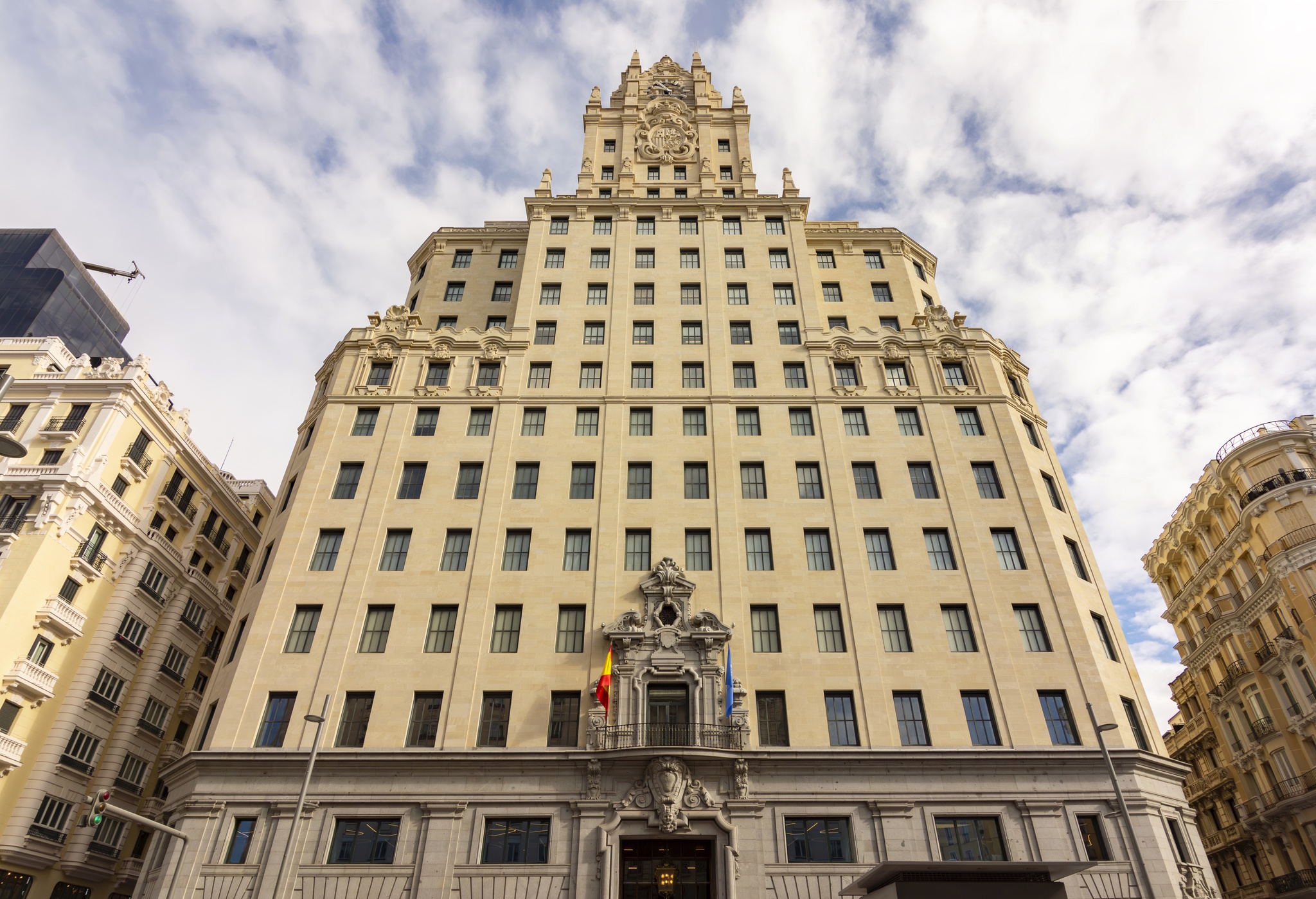 Telefónica concluye la venta de su emblemática sede en Gran Vía por 200 millones
