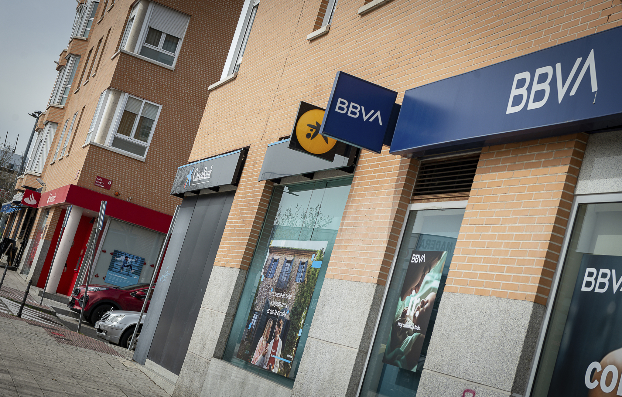 La banca presiona a la baja por la IA los honorarios de las consultoras
