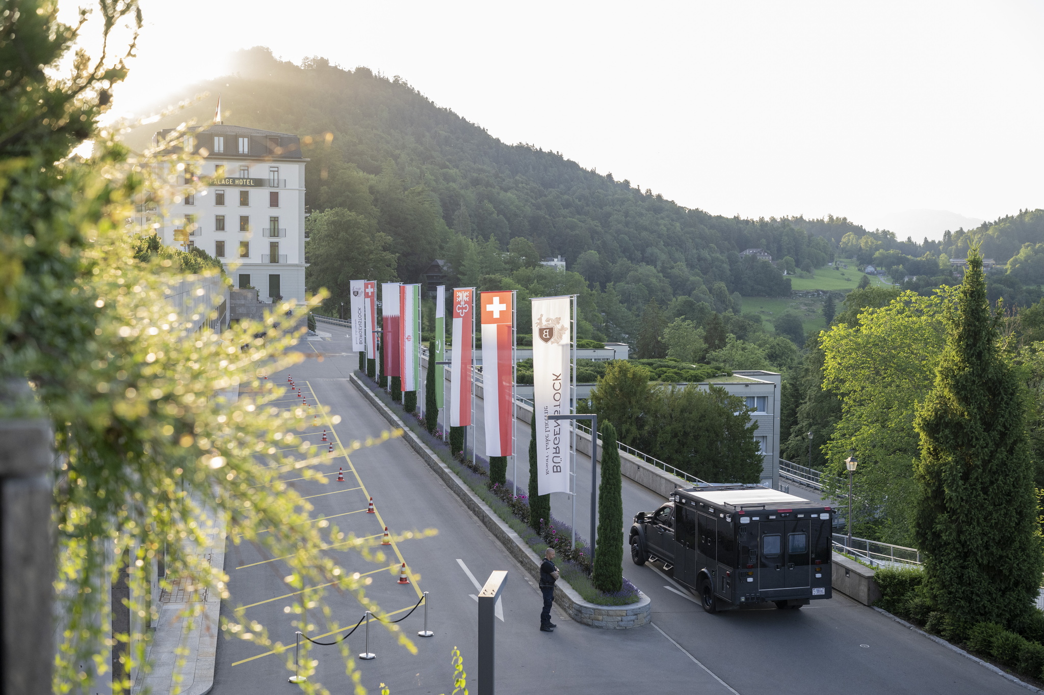 JD Vance ve "grandes avances" tras las primeras horas de negociaciones con Irán en Suiza