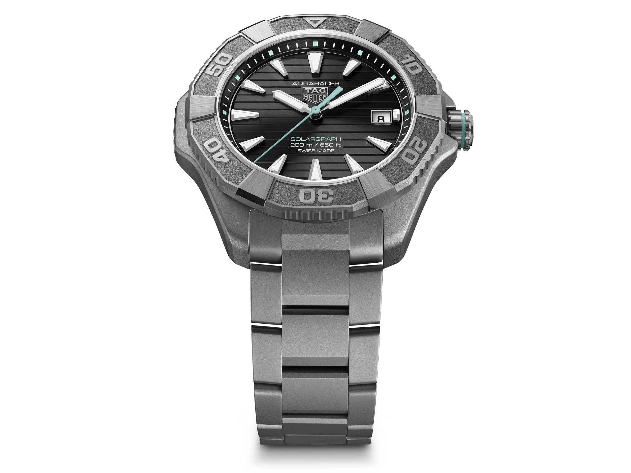 Su movimiento solar de cuarzo y la fabricación íntegra en titanio convierten al Aquaracer Professional 200 Solargraph es un reloj muy ligero, ideal para acompañar en cualquier deporte, sin necesidad de que sea acuático. El reloj tiene un diámetro de 40 mm, es hermético hasta 200 metros y su precio de venta es de 3.600 euros.