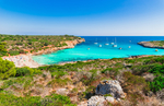 Calas que aún resisten al turismo masivo