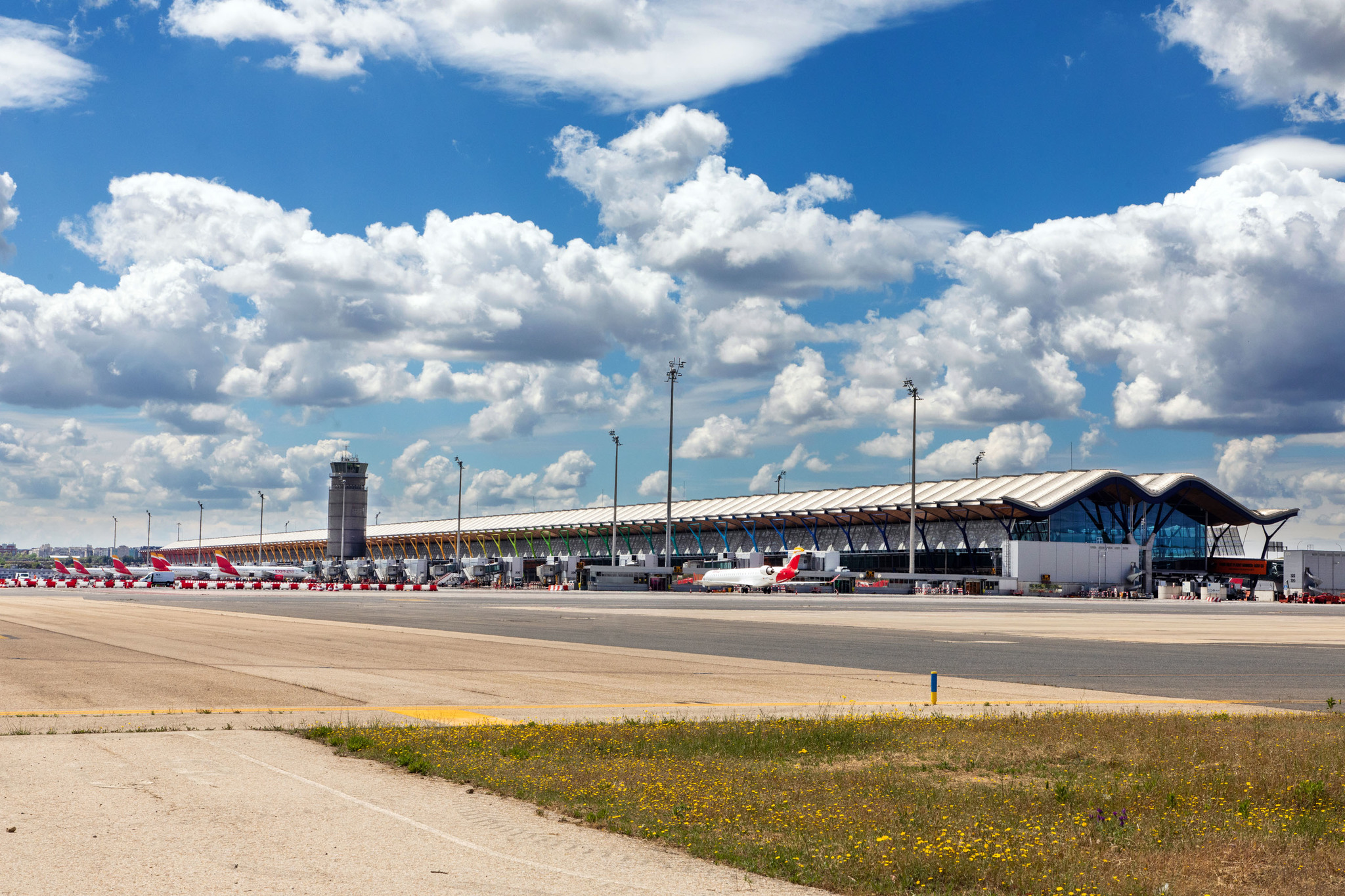 Aena adjudica a OHLA renovar la pista más larga de Barajas por 40 millones