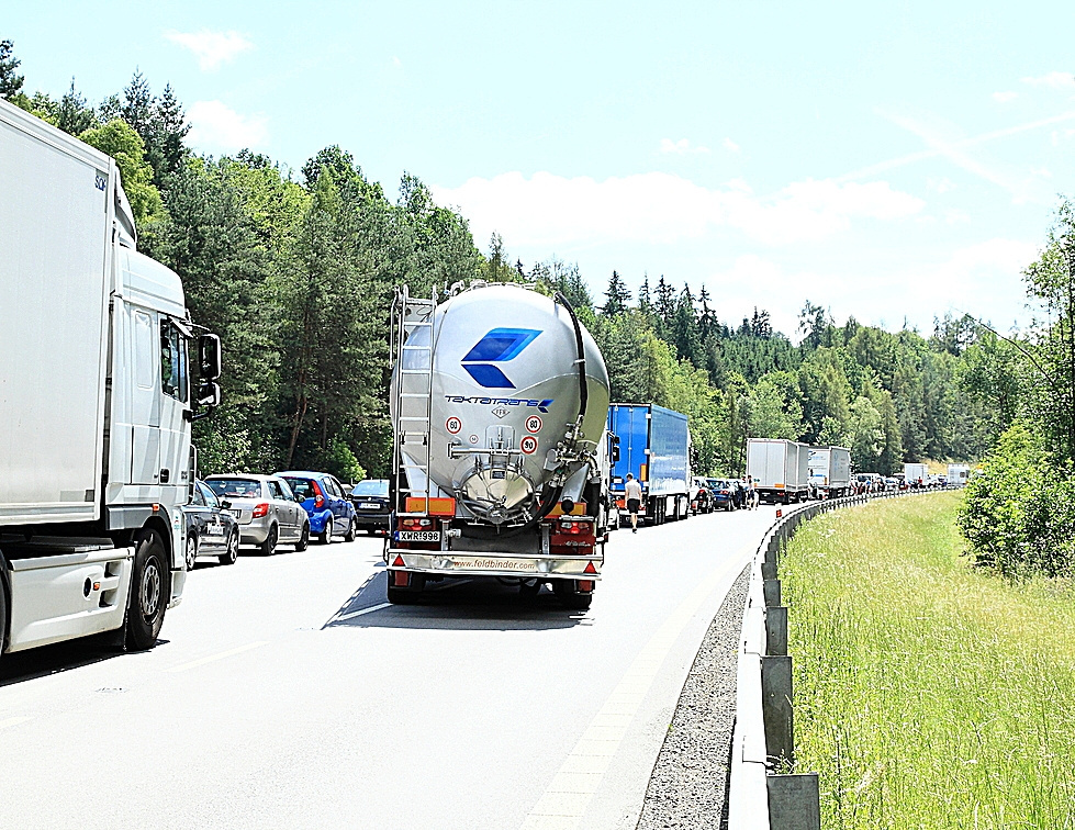 Ferrovial y FCC se disputan la mayor autopista de peaje de República Checa