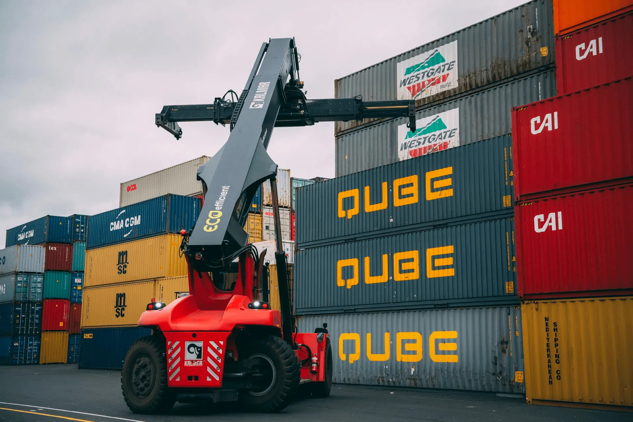 Pontegadea es uno de los accionistas del operador logístico australiano Qube Holdings.