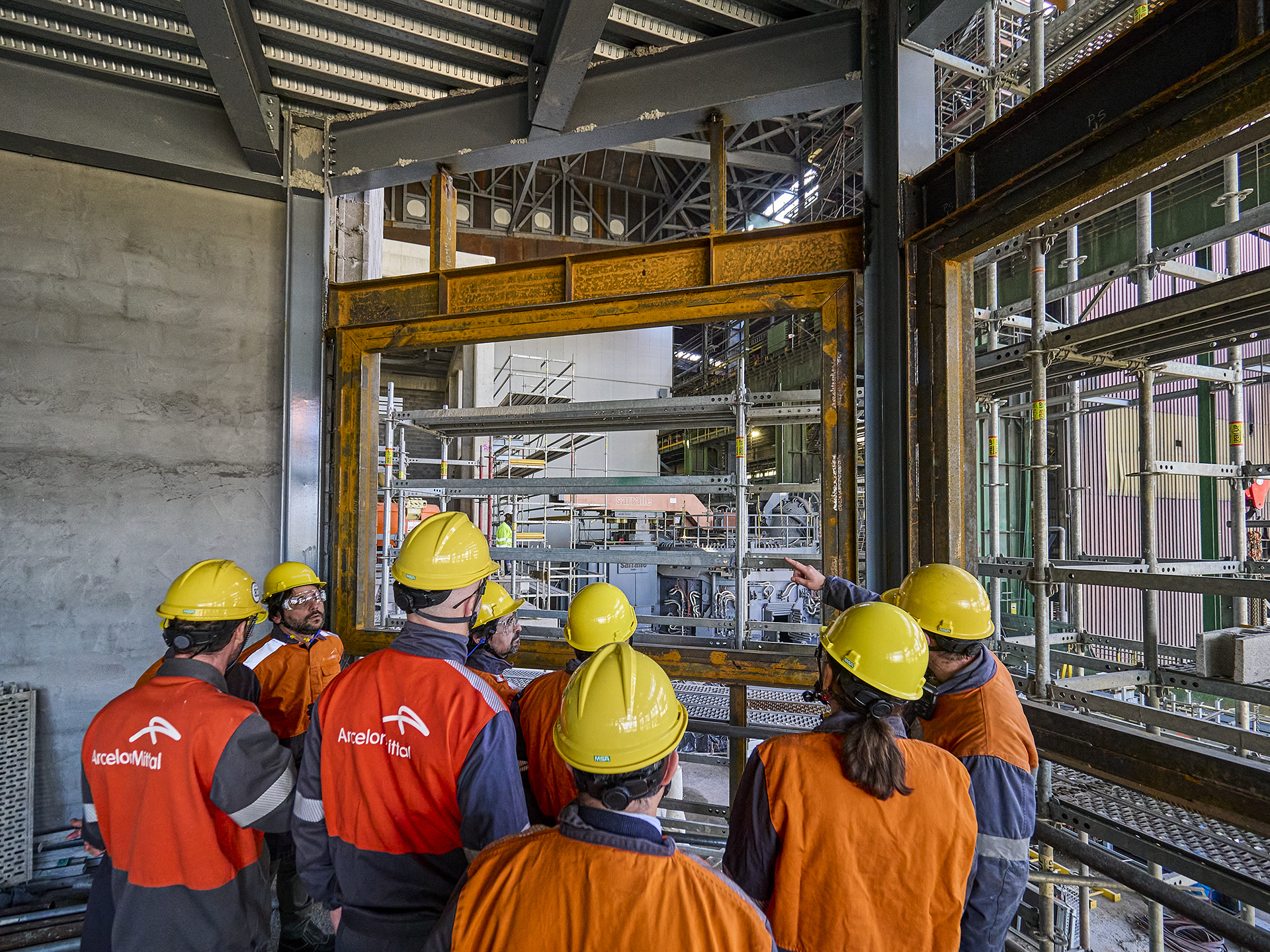 Un equipo de Moeve visita las instalaciones de ArcelorMittal en Asturias.