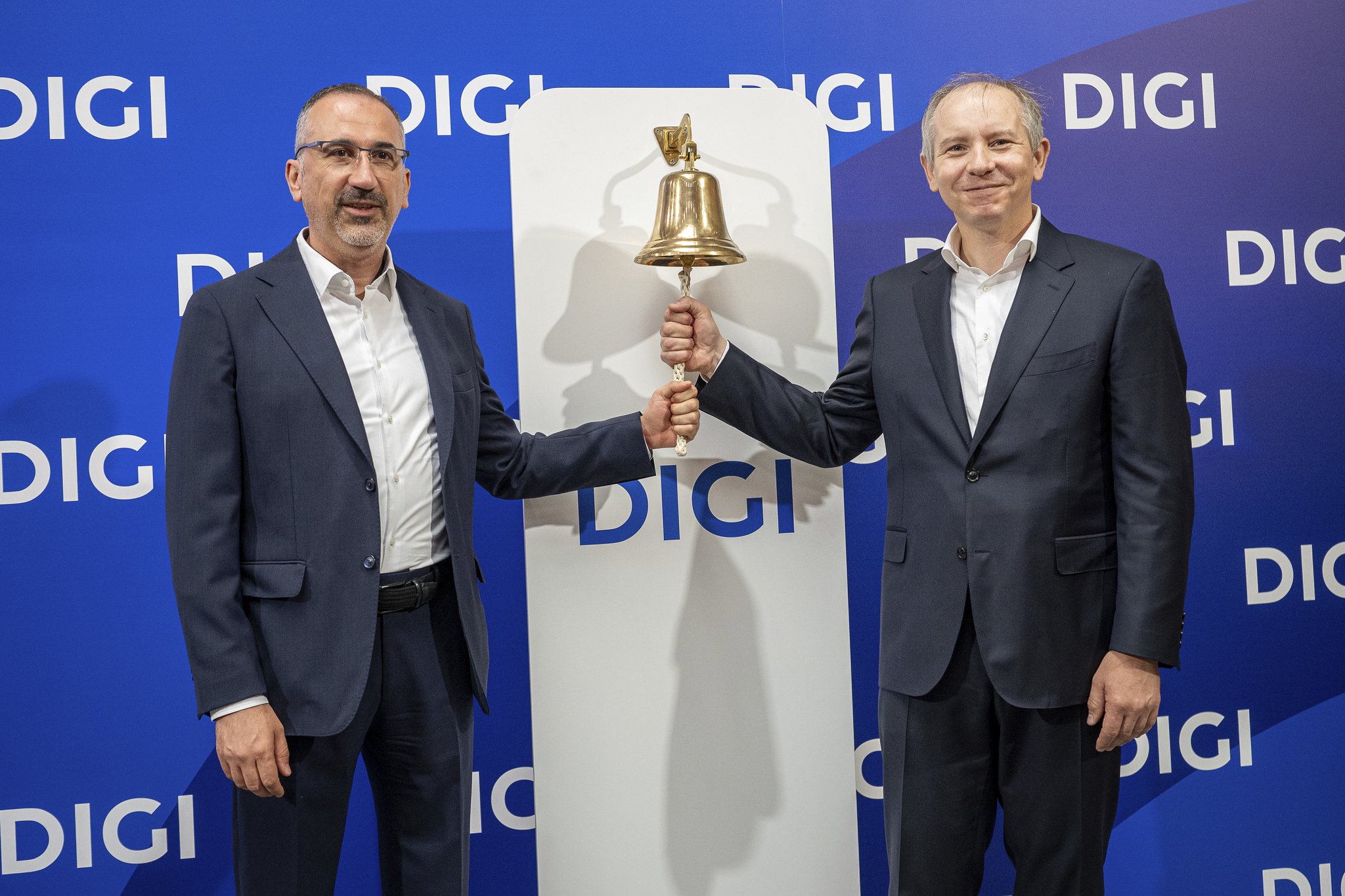Digi cierra su primera semana en Bolsa en la montaña rusa