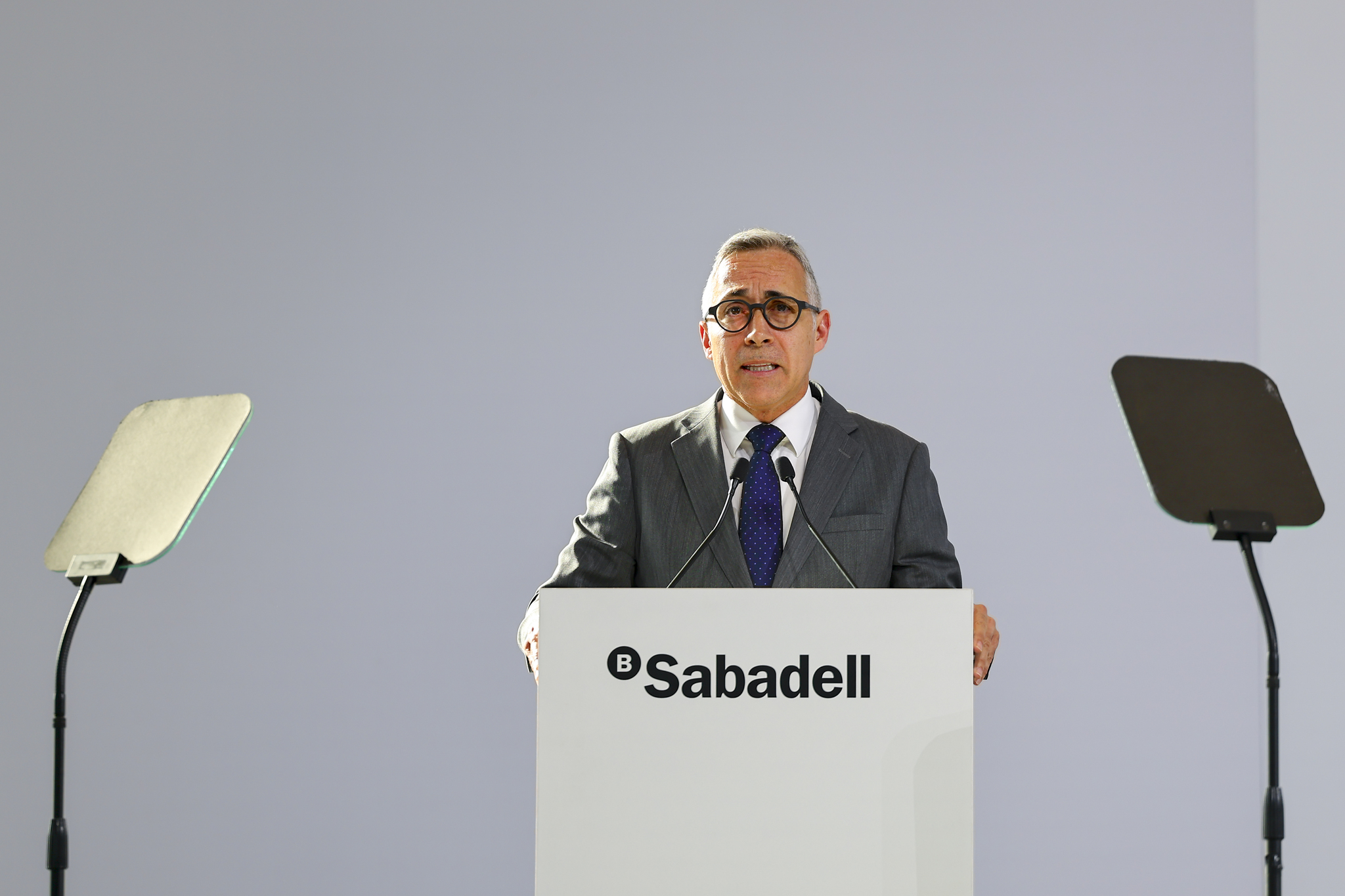 Sabadell reorganiza su estructura para acelerar su plan de negocio