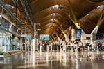 Aena abre el primer filtro completo en Barajas que permite no tener que sacar líquidos ni ordenadores