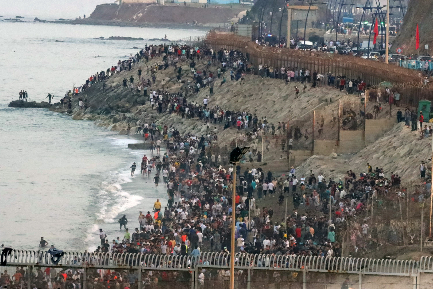 La entrada masiva de inmigrantes en Ceuta, en imágenes