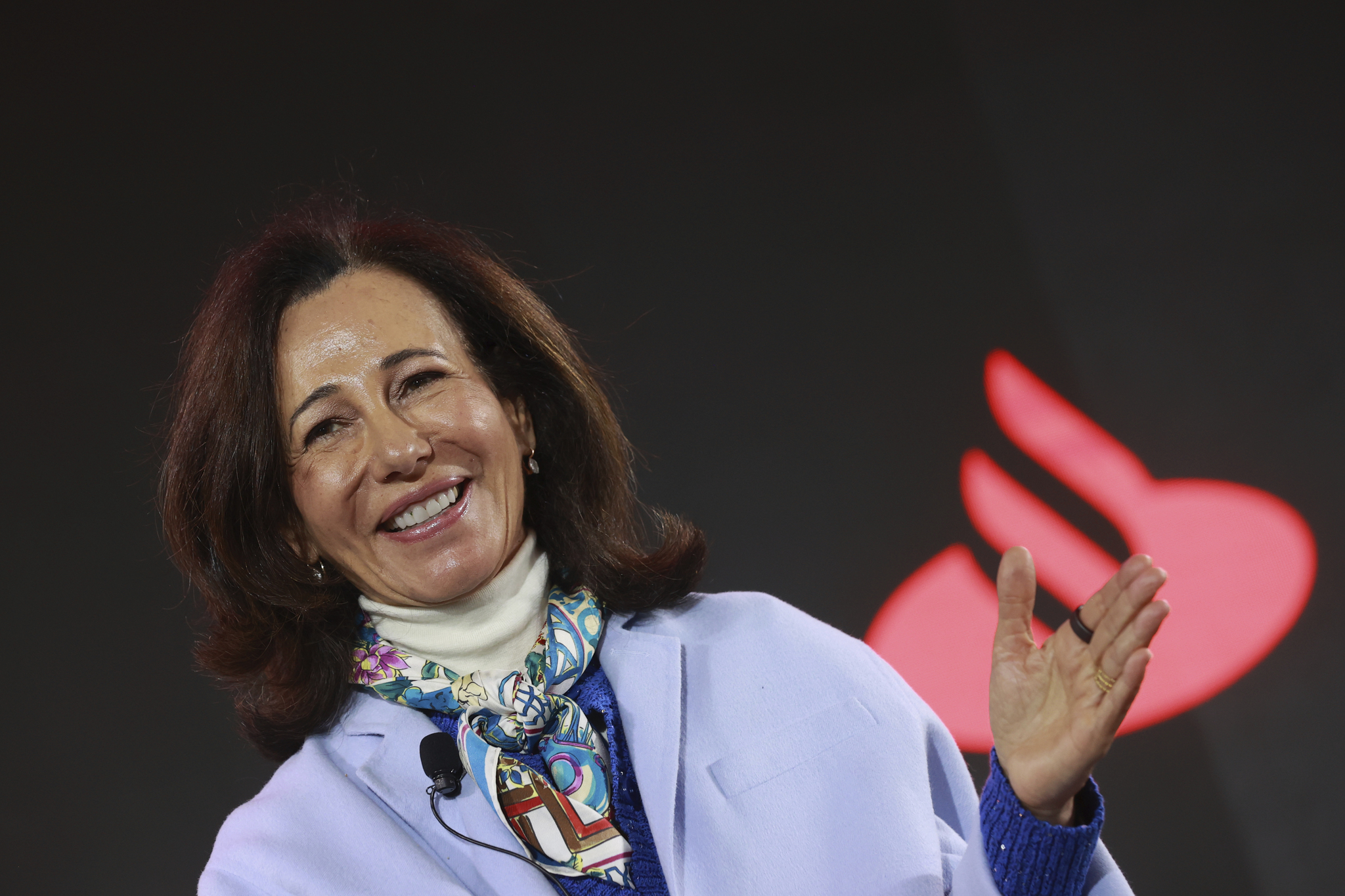 Santander acelera su apretada agenda de fusiones