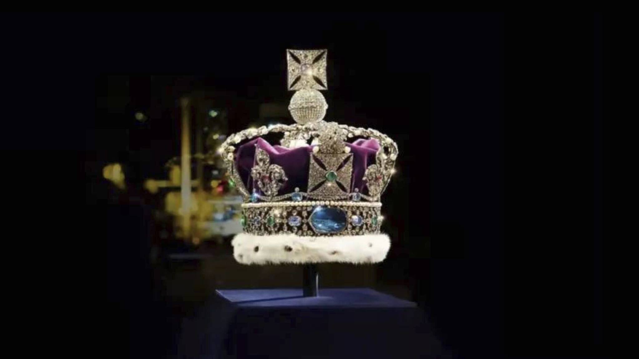 La de san Eduardo, que data de 1661, es la corona más importante de Inglaterra. Pesa 2,23 kilos y se usó por última vez en la coronación de Carlos III, en mayo de 2023.