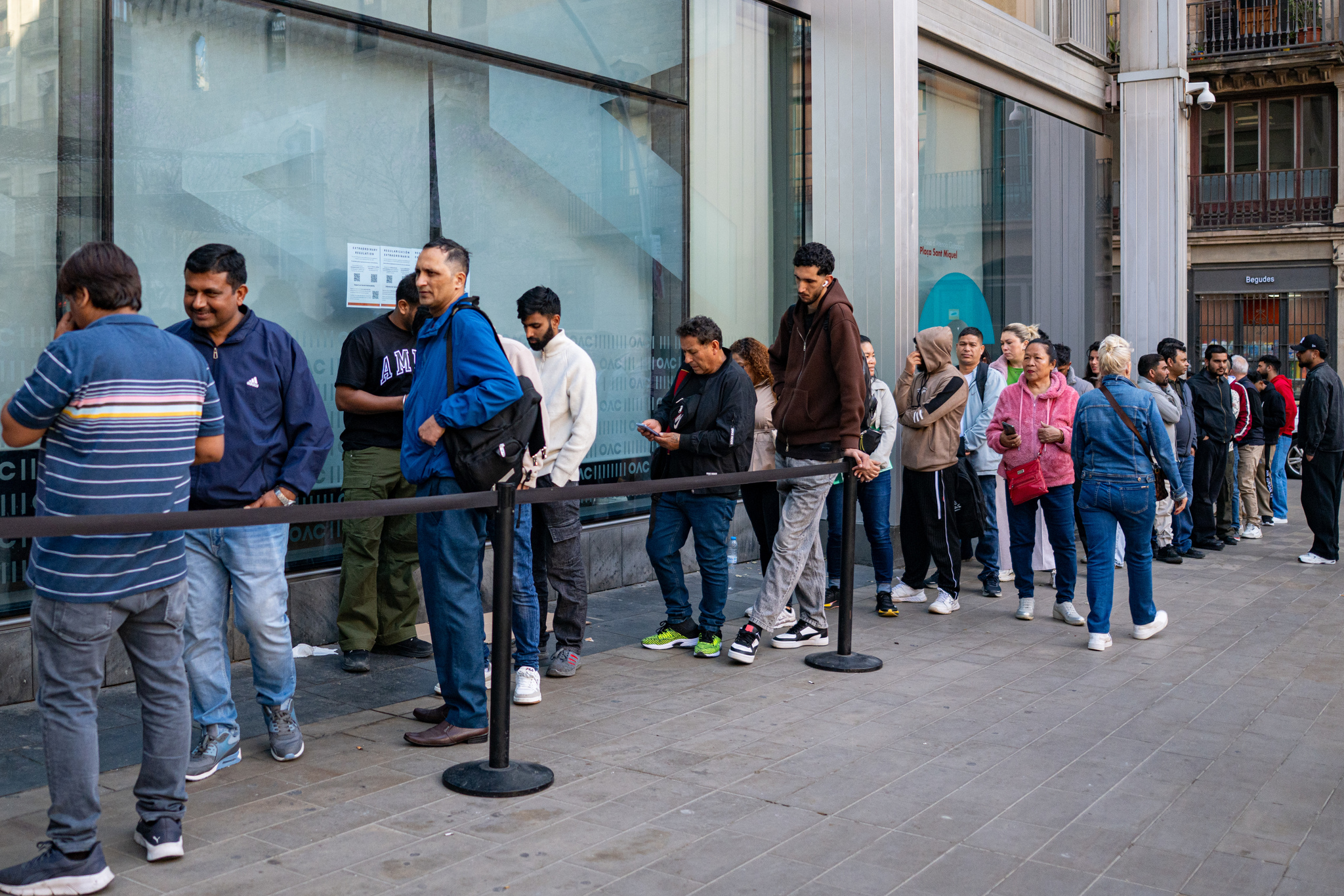 El 42% del empleo creado en los últimos cuatro meses se debe a la regularización de extranjeros