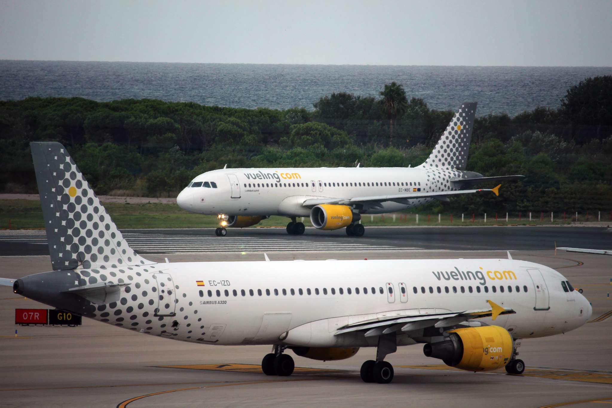 AVIONES DE VUELING EN EL AEROPUERTO DE EL lt;HIT gt;PRAT lt;/HIT gt; DE BARCELONA