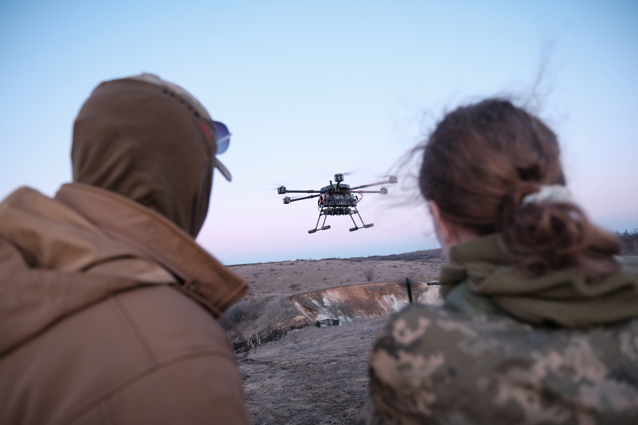 Pilotos de drones ucranianos durante una formaci�n al sur de Ucrania.