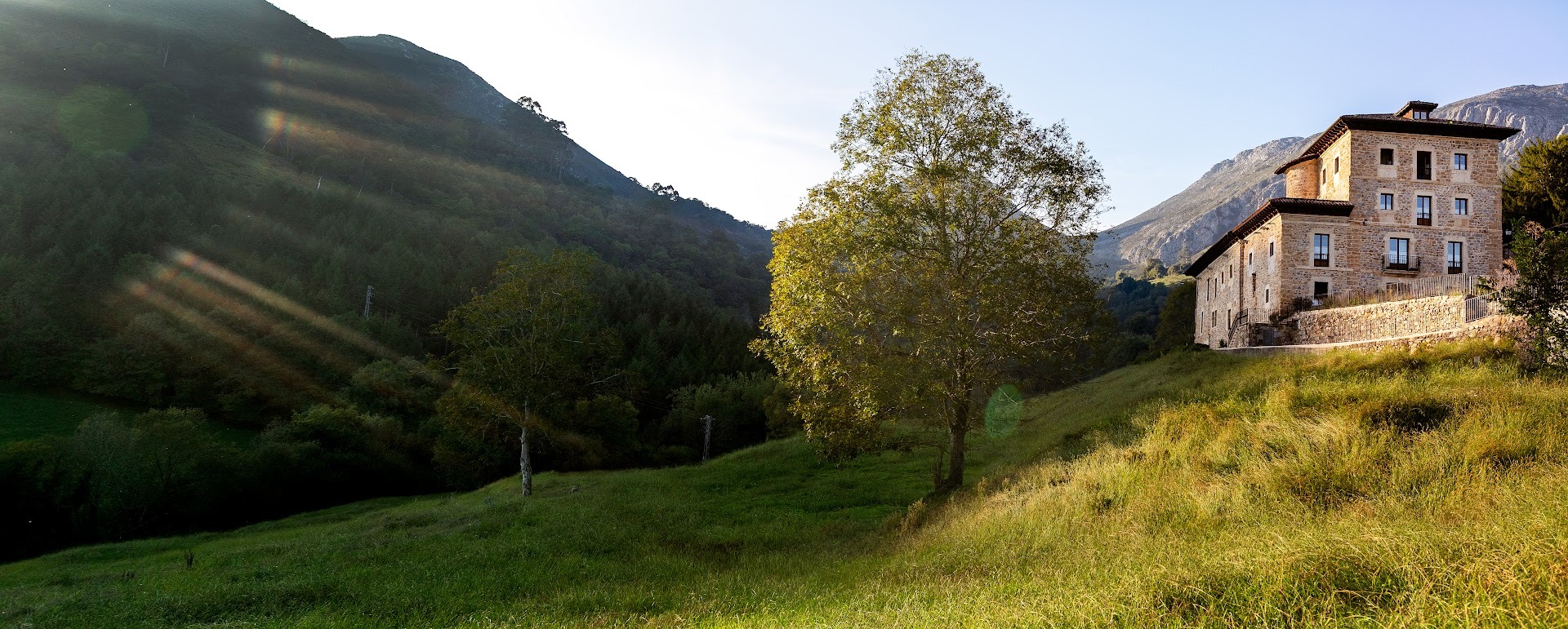 Narbasu ocupa el histórico Palacio Rubianes, en Cereceda (Asturias); la finca suma hotel, restaurante y huerta.