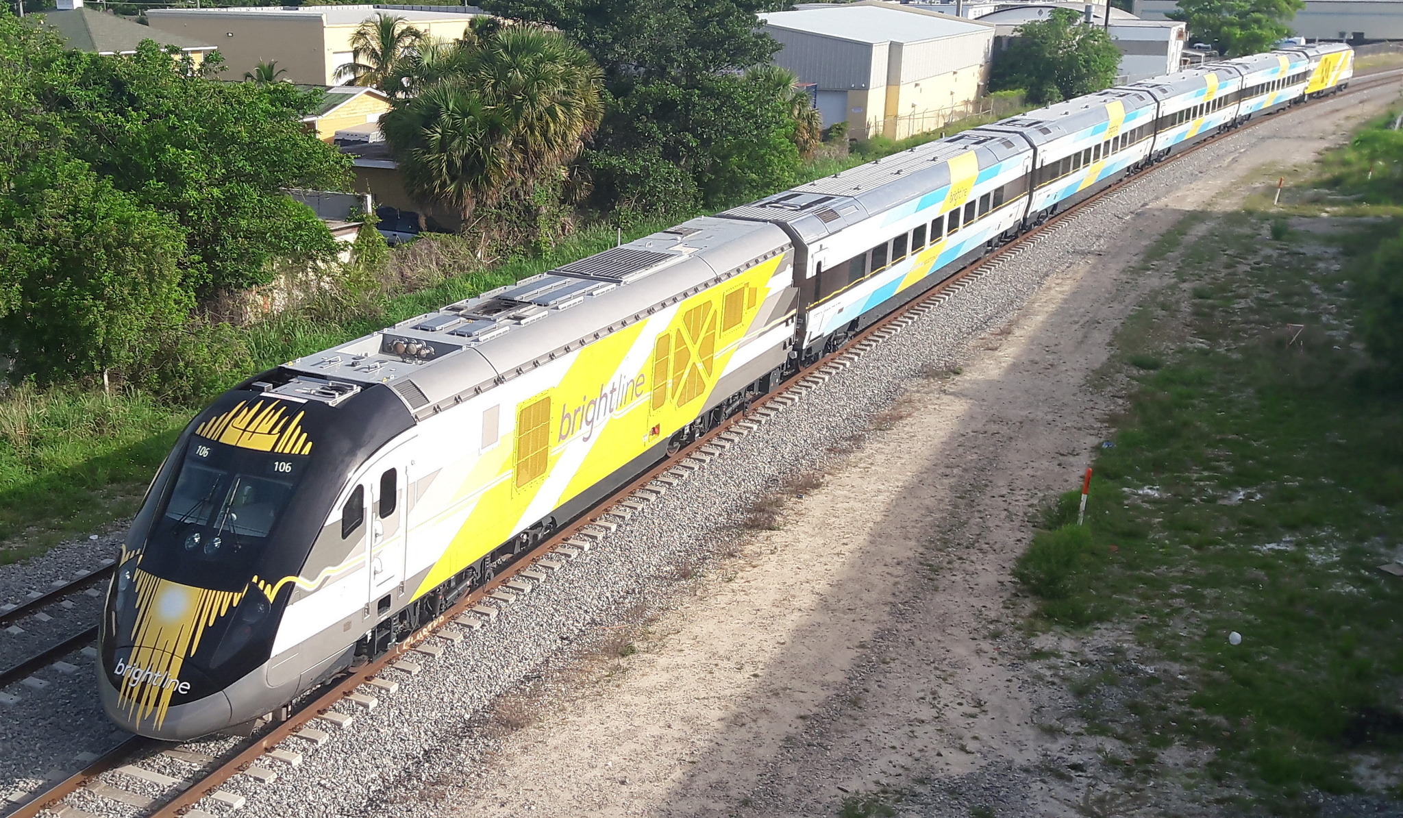 La red ferroviaria Brightline East fue inaugurada en 2023.
