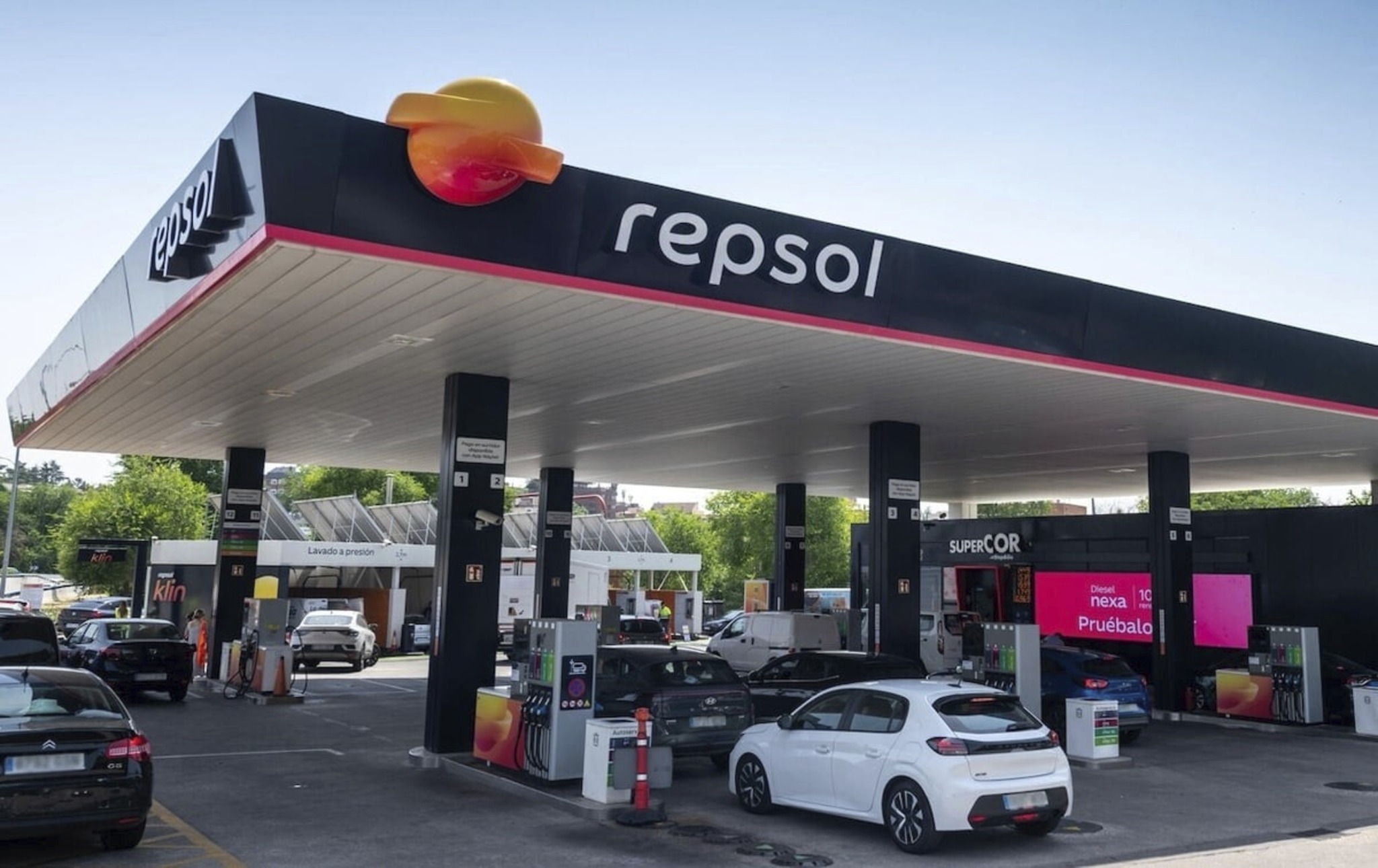 El gasóleo se dispara un 15,7% y activa la rebaja fiscal de 20 céntimos