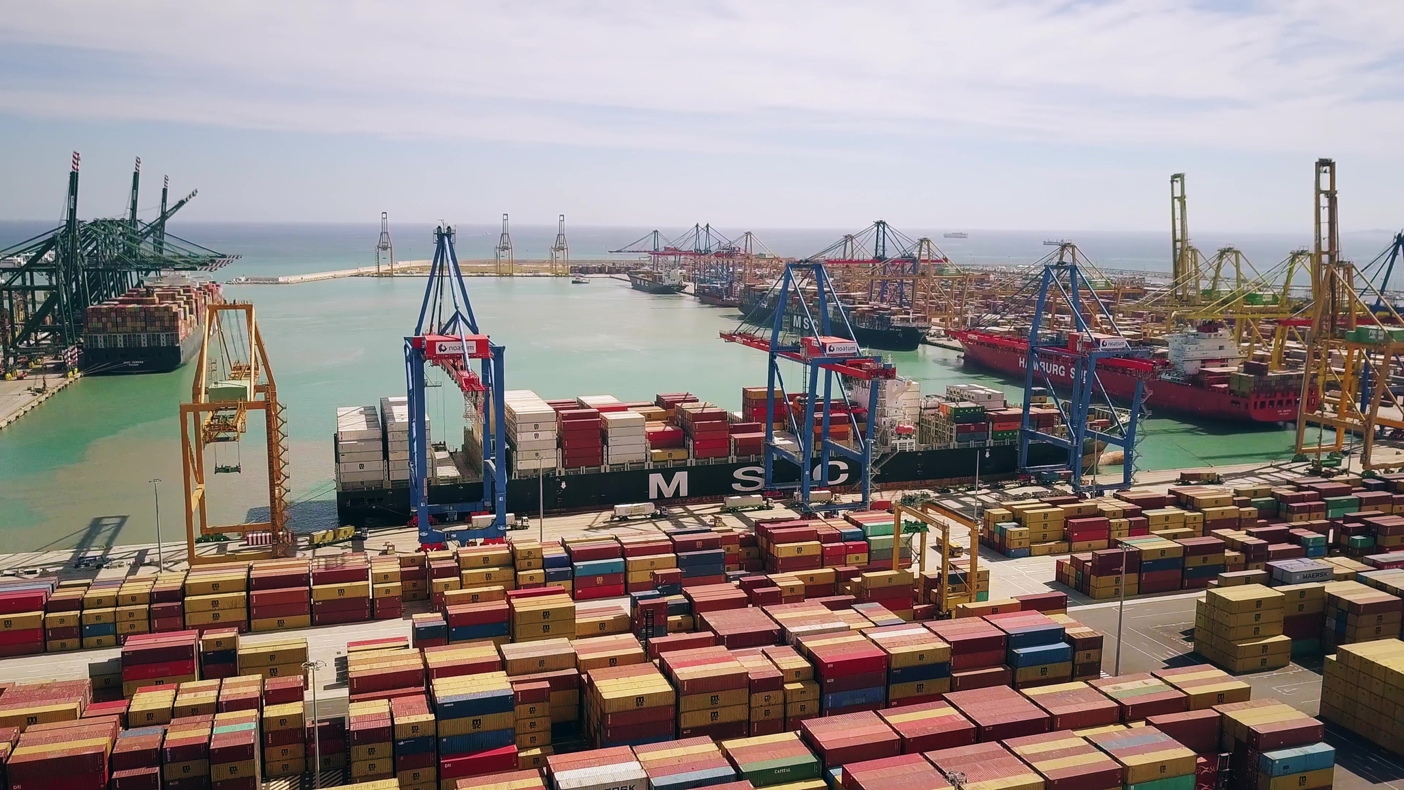 Las exportaciones resisten y vuelven a zona de máximos: 201.000 millones hasta junio