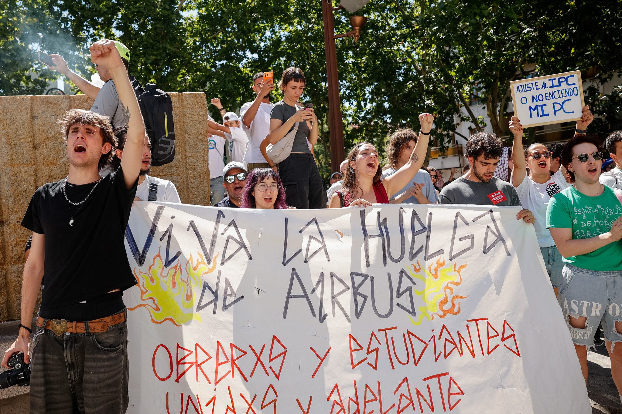 Empleados de Airbus de Getafe, donde trabajan 9.000 de los 14.000 trabajadores de la compa��a en Espa�a, protestan el pasado mes de julio para reclamar mejoras salariales y sociales en la empresa.
