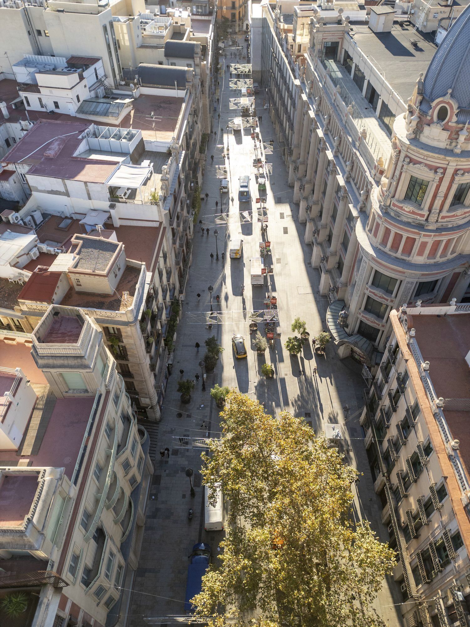 Vista aérea de Portal de l'Àngel y de los antiguos Almacenes Jorba. Abrieron en 1926 y luego se ampliaron, reformaron y cambiaron de dueños.