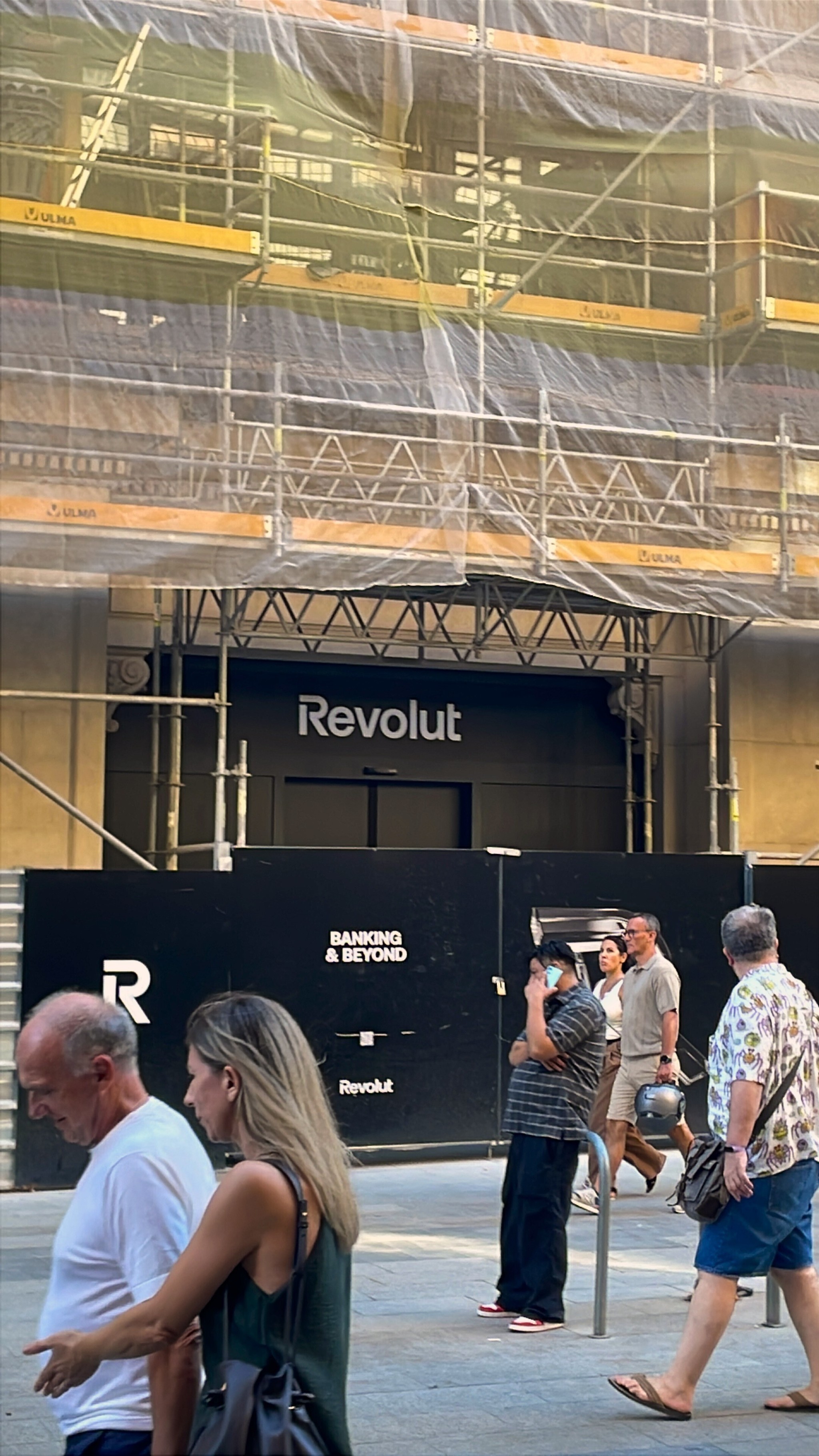 Obras de la nueva oficina de Revolut.
