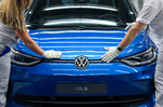 Volkswagen decolla in Borsa con piano di ristrutturazione, analisti elogiano il "realismo"