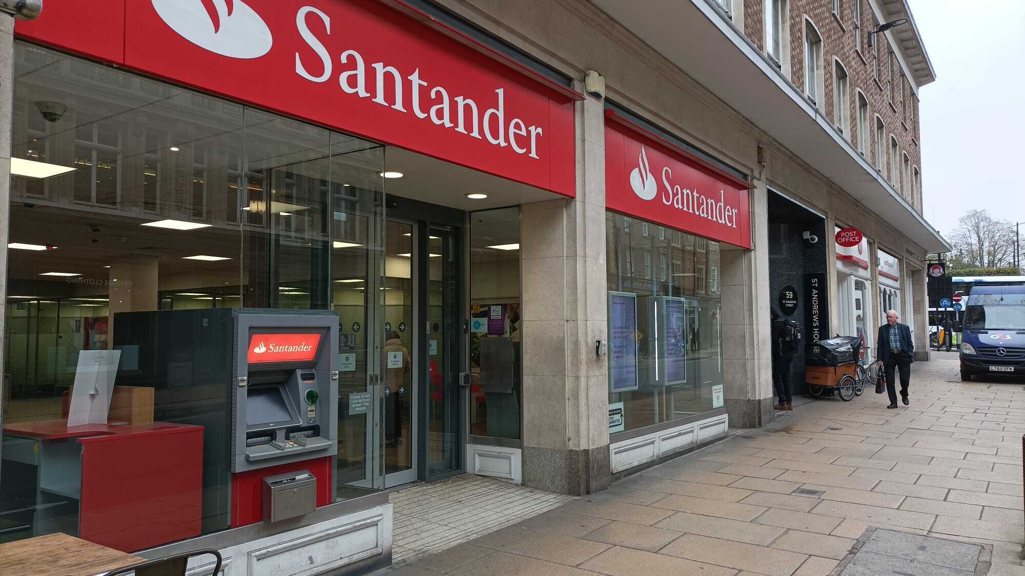 Oficina de Santander UK en Reino Unido.