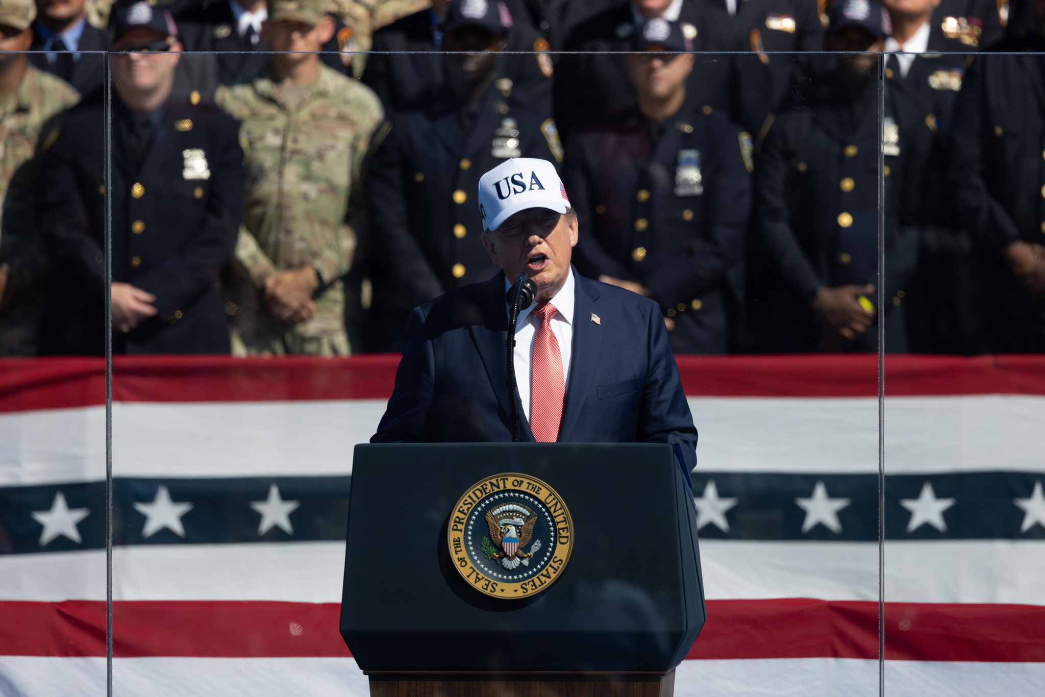 Trump amenaza con excluir los productos canadienses de las compras estatales de EEUU