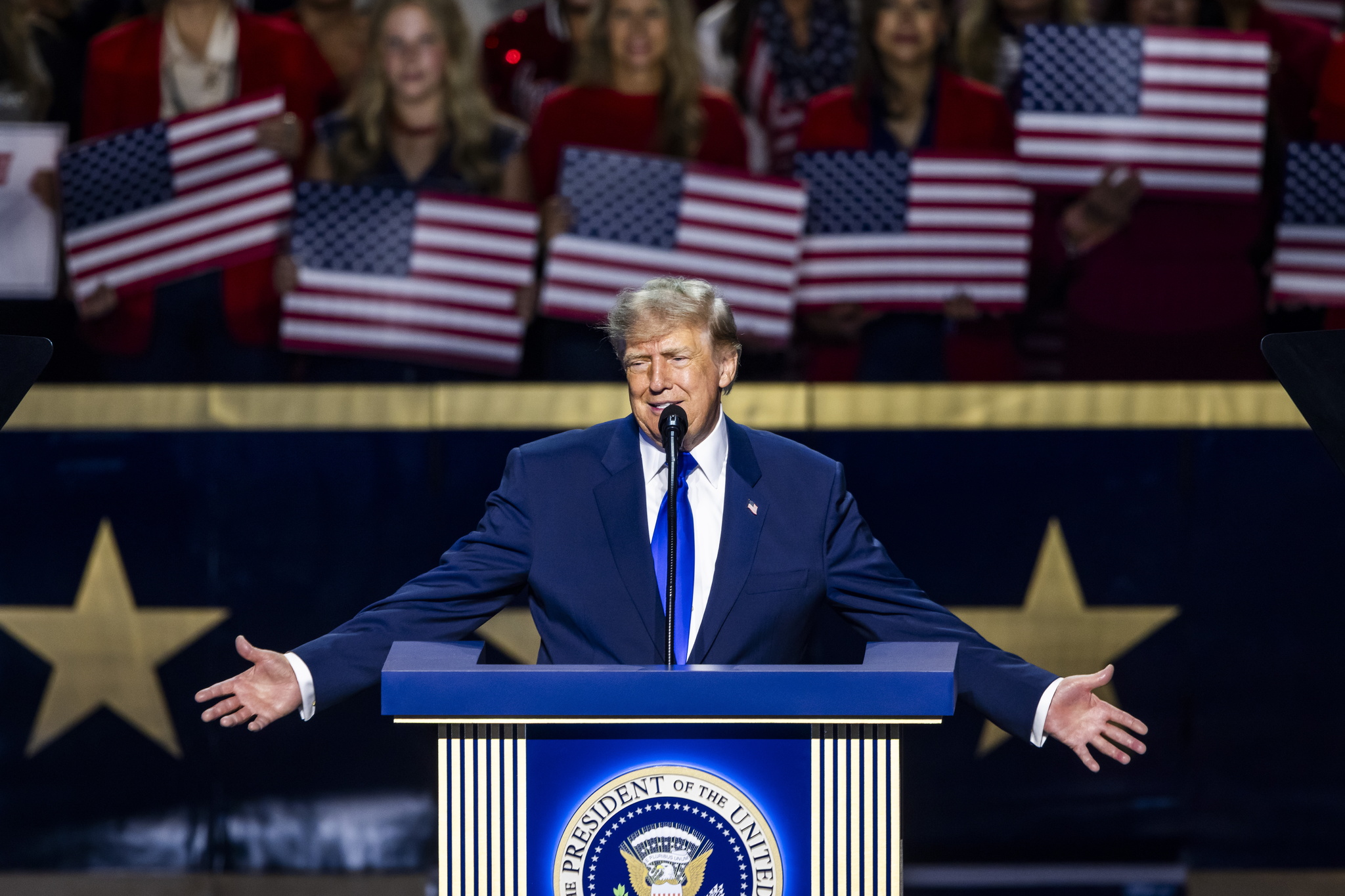 Trump promete pagar 5.000 dólares a cada adulto de EEUU si los republicanos dominan el Capitolio en las 'midterm'
