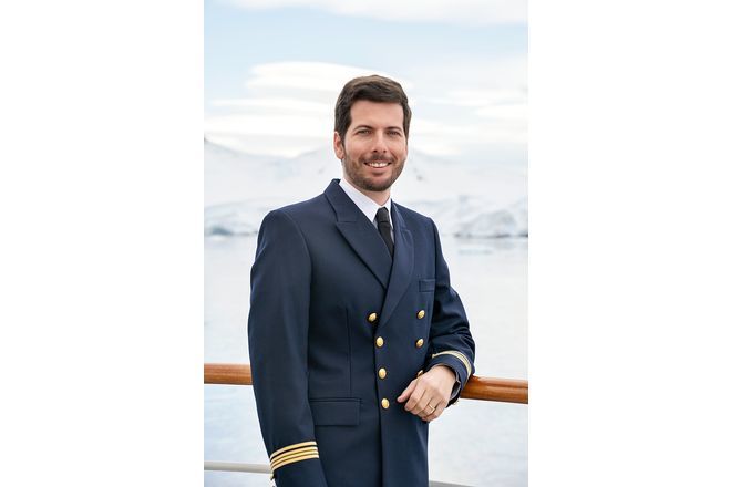 Nicolas Jouslin de Noray, el capitán de L'Austral.