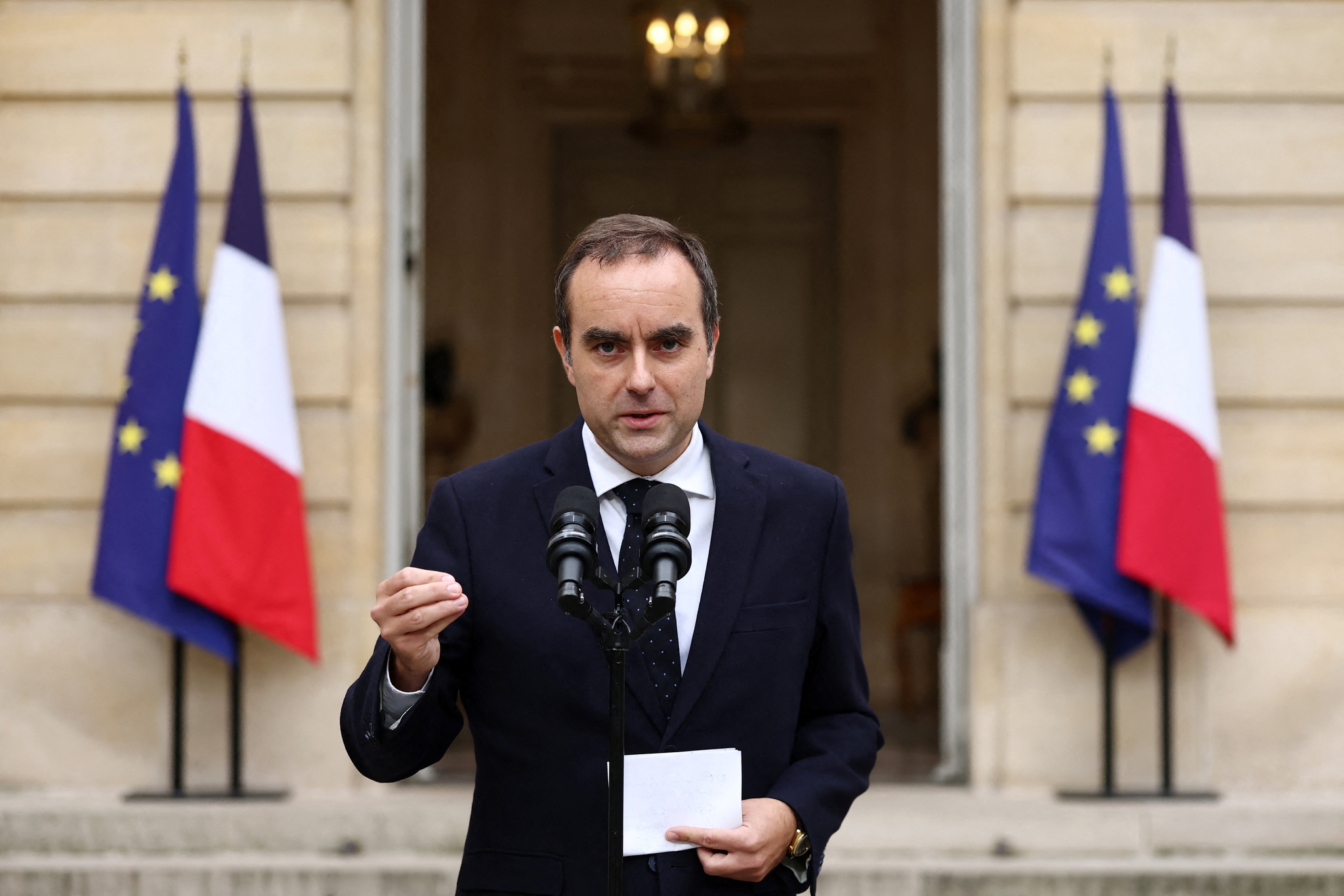 Francia estudia nuevas ayudas para paliar la subida de las gasolinas por la crisis de Oriente Medio