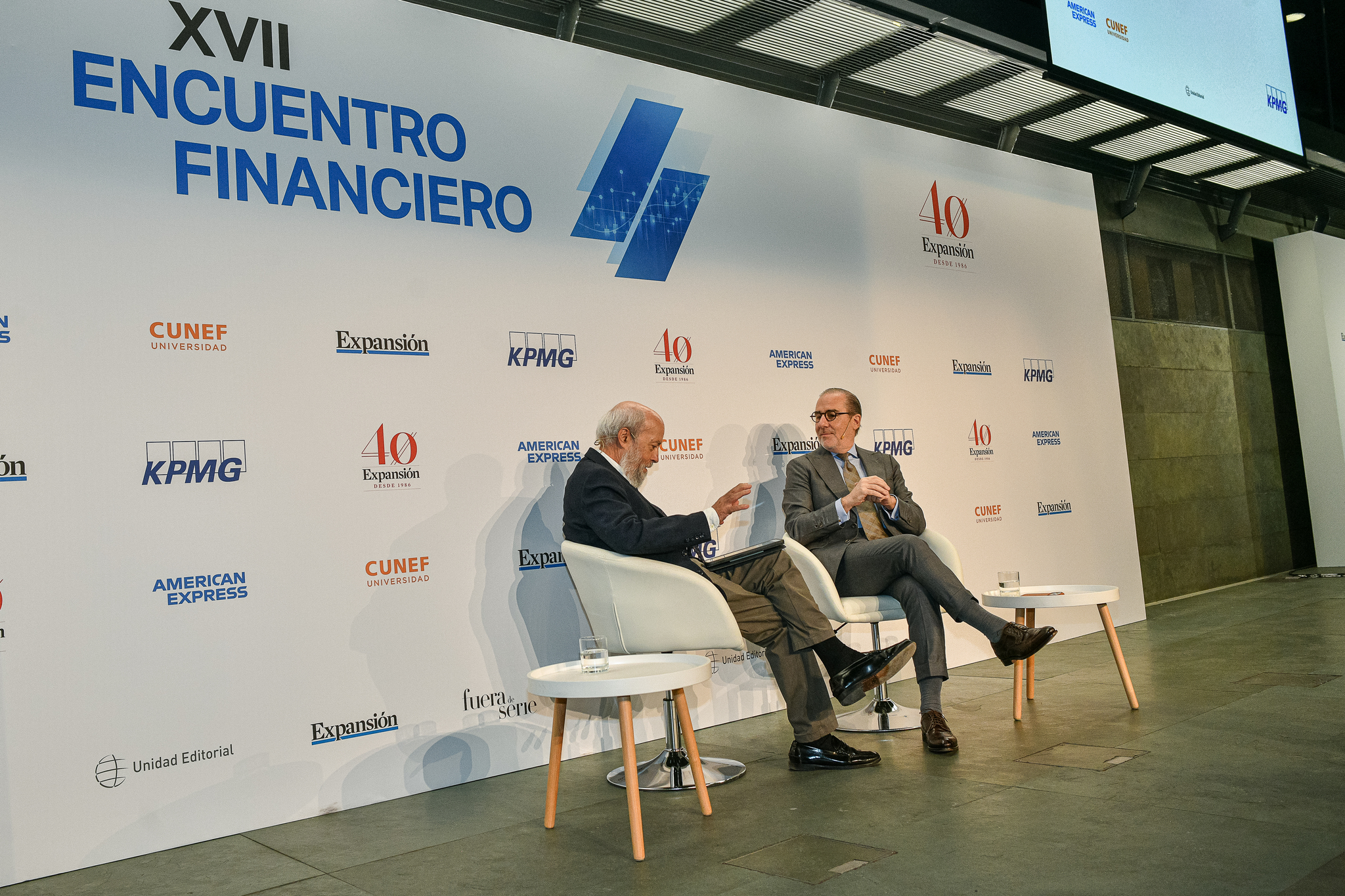 Héctor Grisi, CEO de Banco Santander (derecha), durante la entrevista realizada por Salvador Arancibia, periodista de EXPANSIÓN.