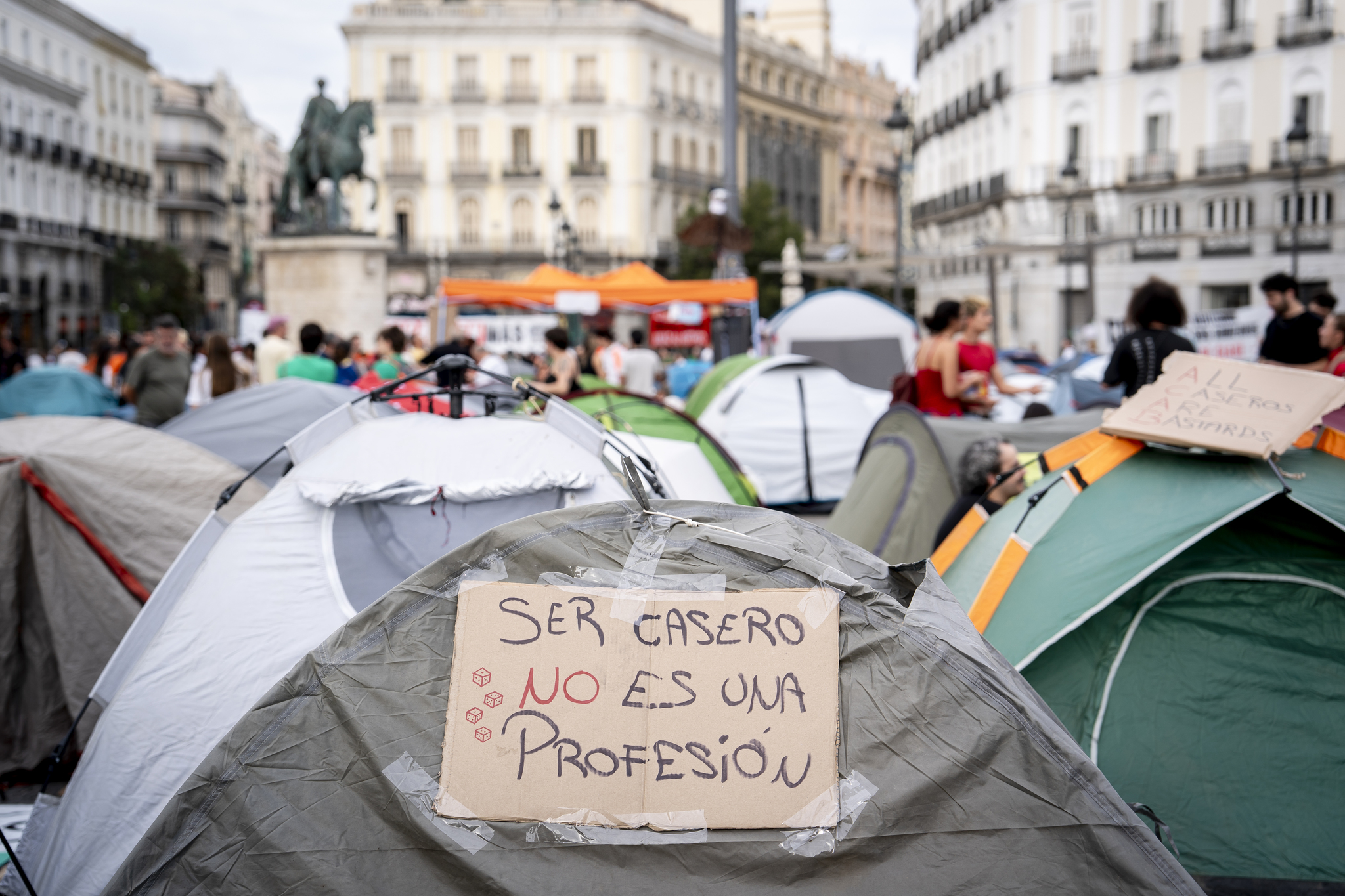 Protestas por el derecho a la vivienda en la Puerta del Sol de Madrid, donde est