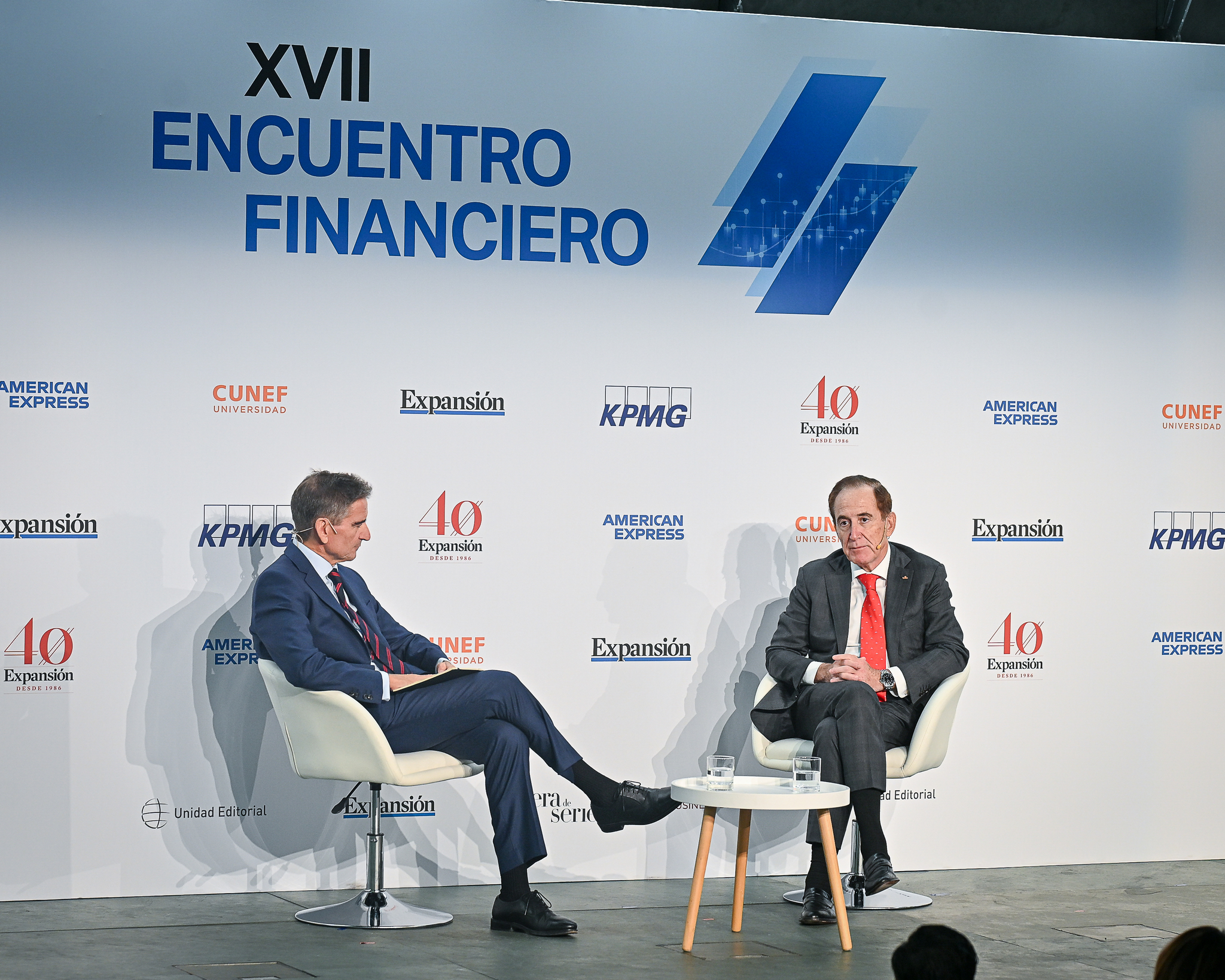 Antonio Huertas, presidente de Mapfre (derecha), durante la entrevista realizada por Roberto Casado, redactor jefe de EXPANSIÓN.