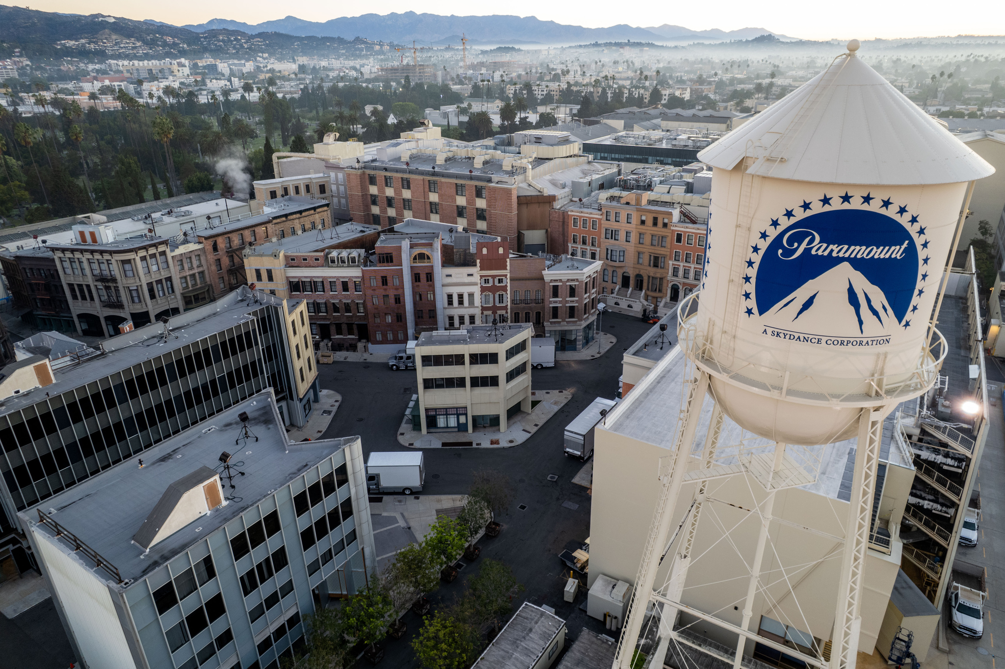 Aprobada la fusión histórica entre Paramount y Warner: implicaciones del acuerdo