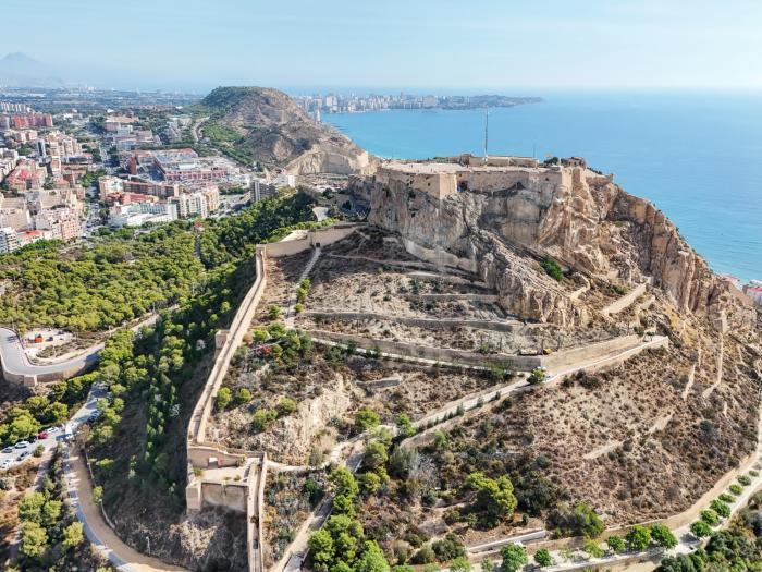 Hortensia Herrero, vicepresidenta de Mercadona, restaurará la muralla de Alicante