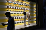 Las ventas de moda y artículos de cuero de LVMH caen en un entorno de retroceso del sector del lujo
