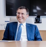 Chris Hohn sube al 13% en Ferrovial en pleno avance en EEUU